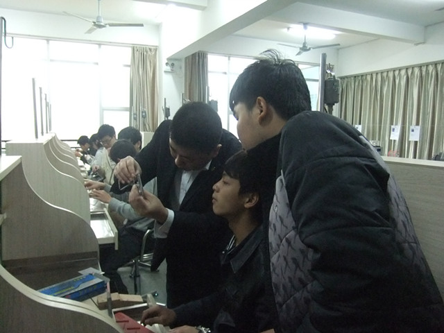 珠宝专业实训课程开启工学结合新篇章，初步成效显著